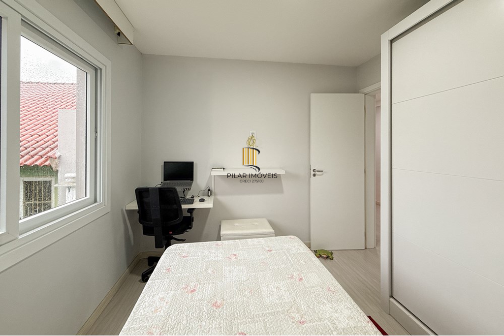 Casa 5 dormitórios no bairro Igara
