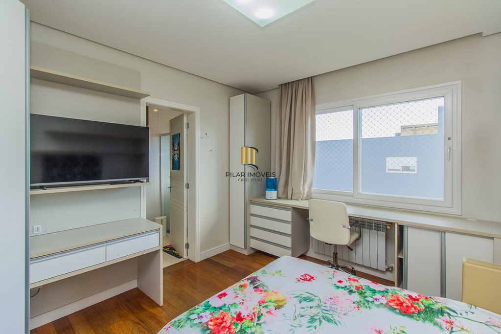 Casa 4 dormitórios no bairro Igara