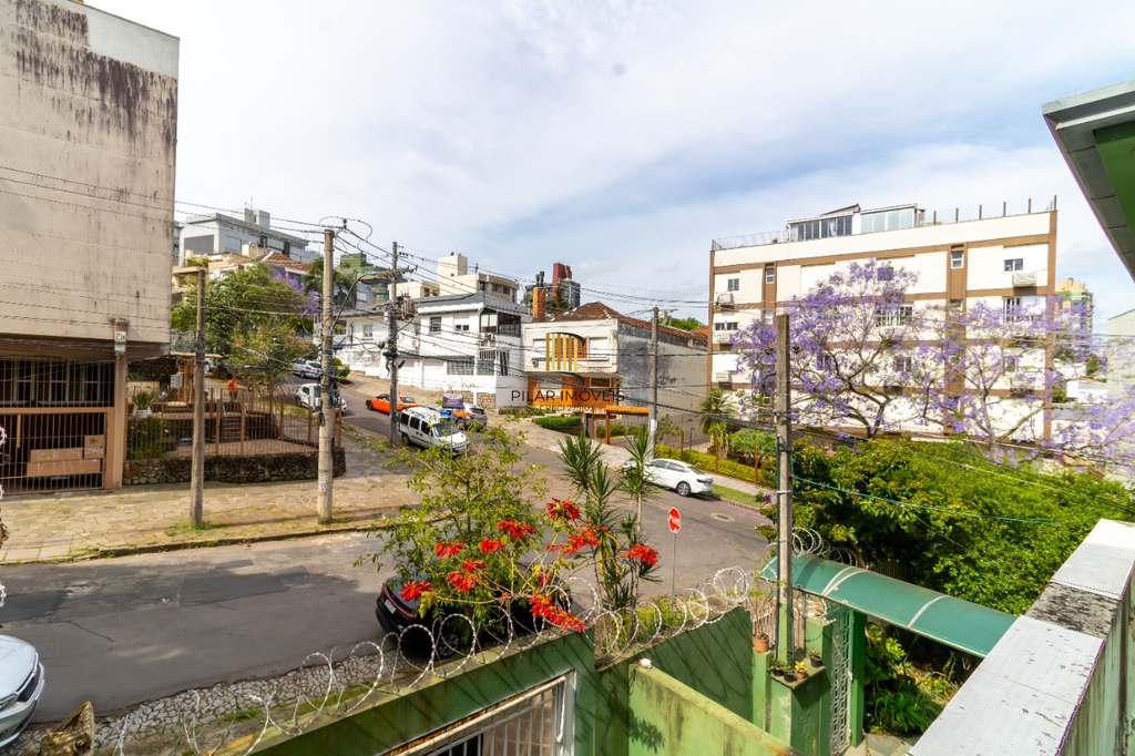 Casa 5 dormitórios no bairro Petrópolis
