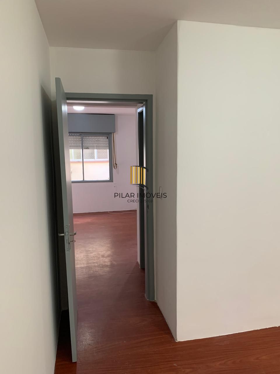 01 dormitório, na João Alfredo, Cidade Baixa, com 36 m2, 01 lance de escada