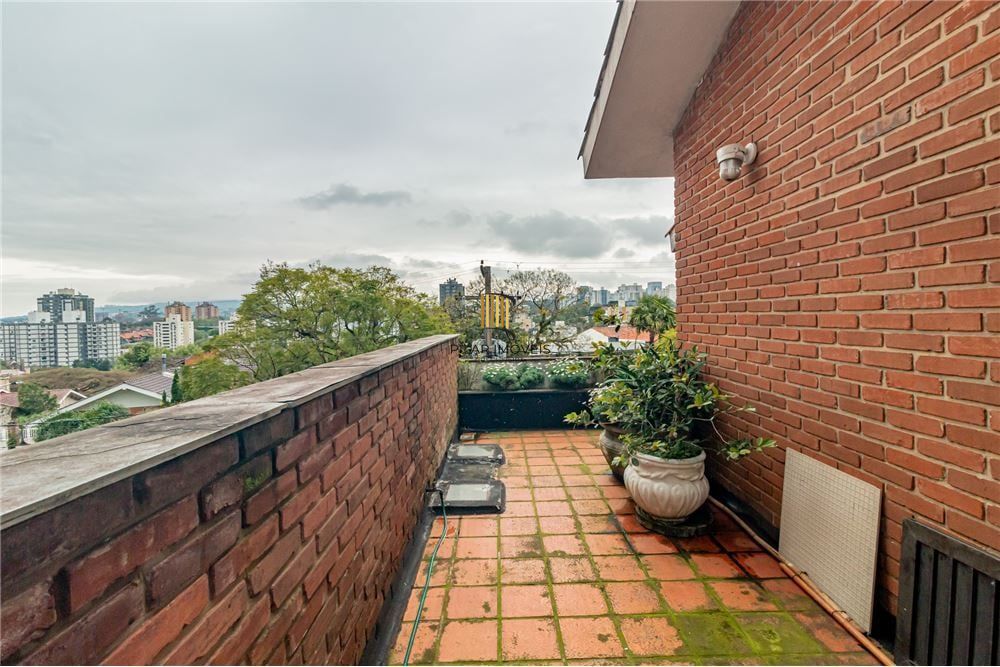 Casa 6 dormitórios no bairro Boa Vista