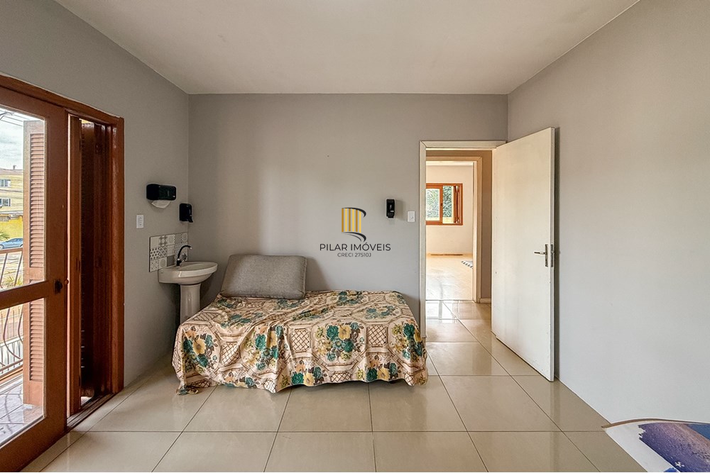 Casa 6 dormitórios no bairro Centro