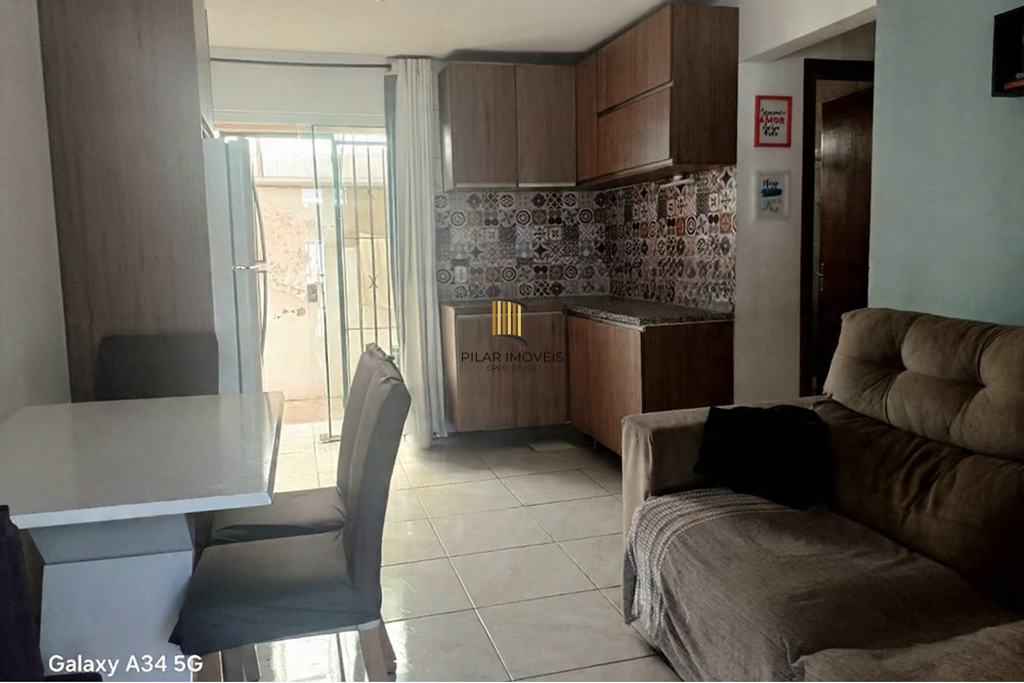 Casa 2 dormitórios no bairro Jardim Algarve