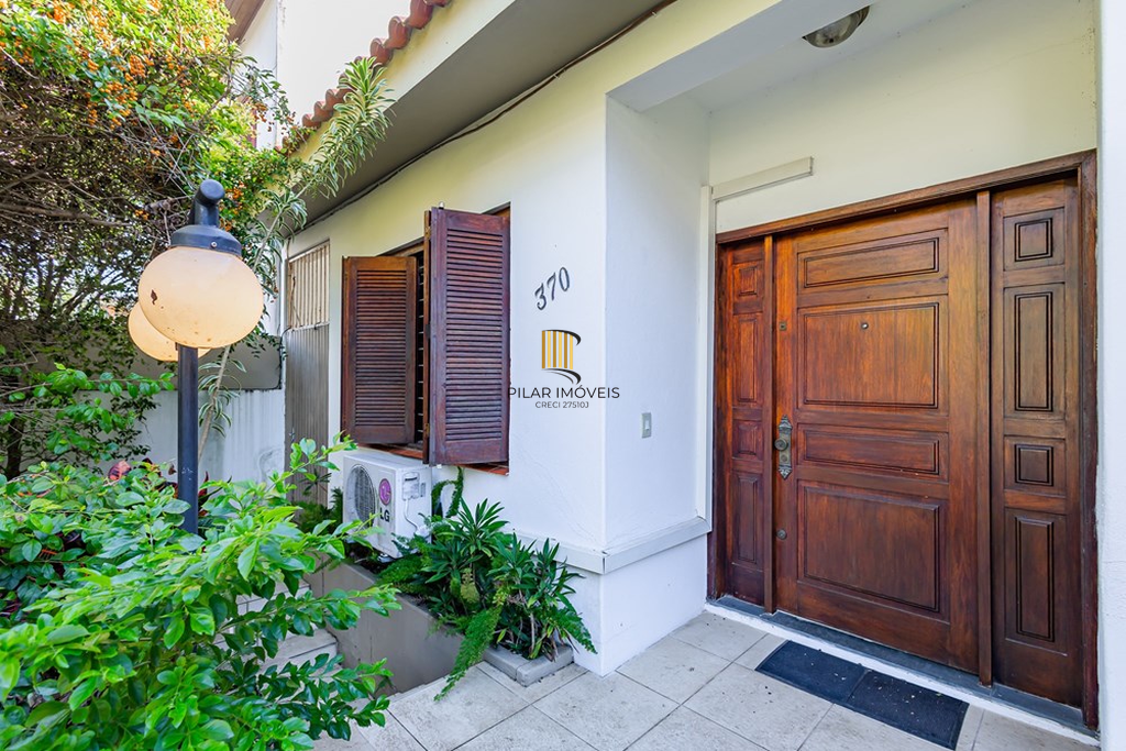 Casa 5 dormitórios no bairro Petrópolis