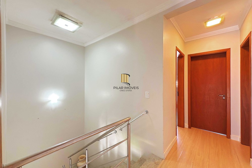 Casa 3 dormitórios no bairro Hípica