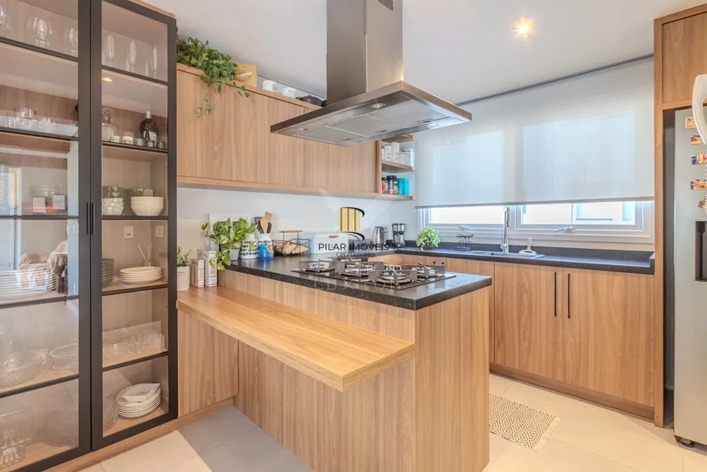 Apartamento 4 dormitórios no bairro Menino Deus