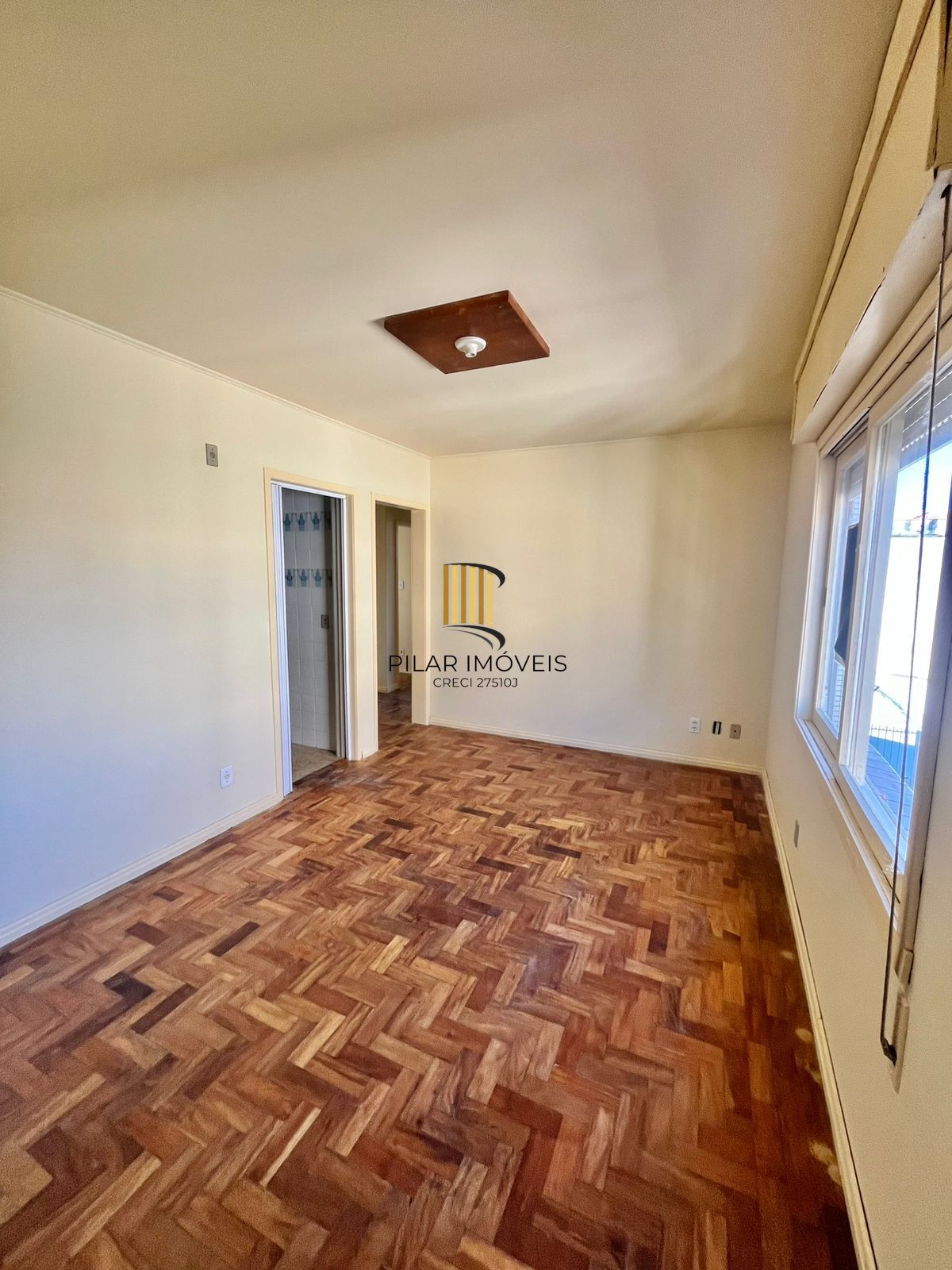 02 dorm, 73 m², sol da tarde, com vaga, dep e banho aux, no Passo da Areia
