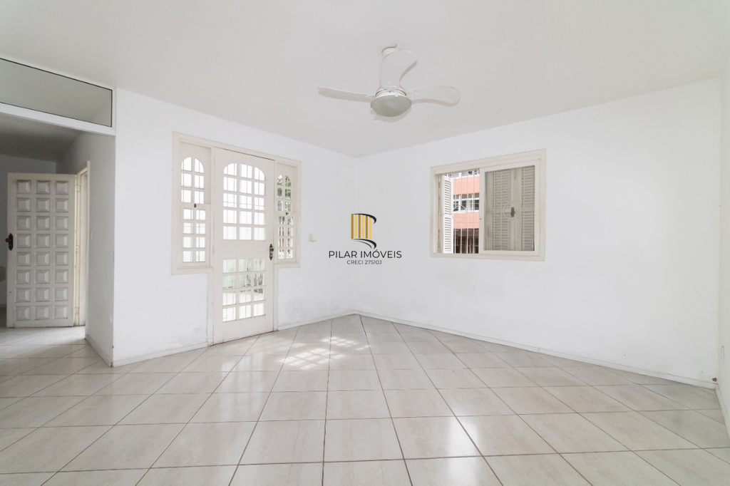 Casa 5 dormitórios no bairro Petrópolis