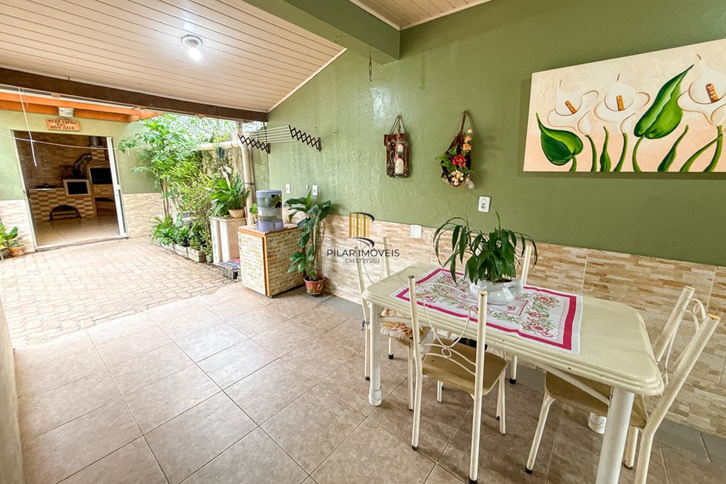 Casa 3 dormitórios no bairro Igara