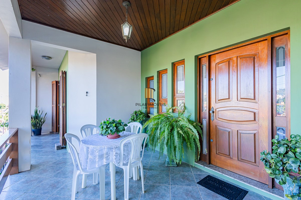 Casa 4 dormitórios no bairro Medianeira