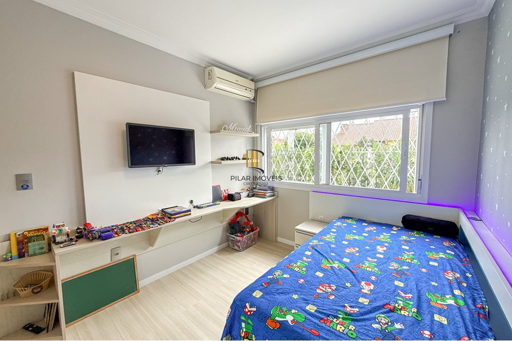 Casa 3 dormitórios no bairro Igara