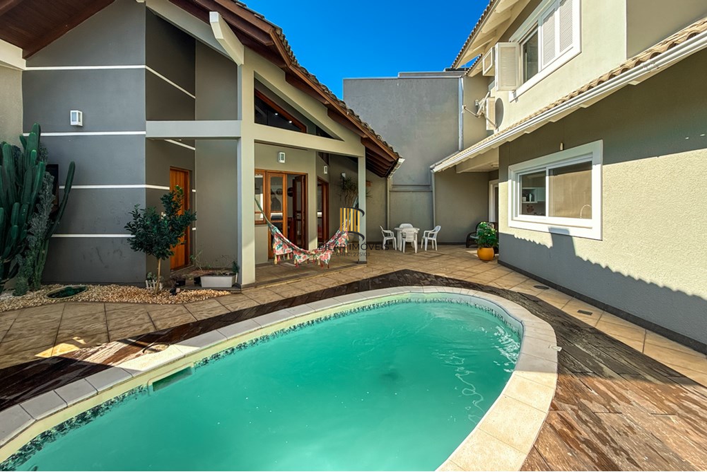 Casa 3 dormitórios no bairro Marechal Rondon