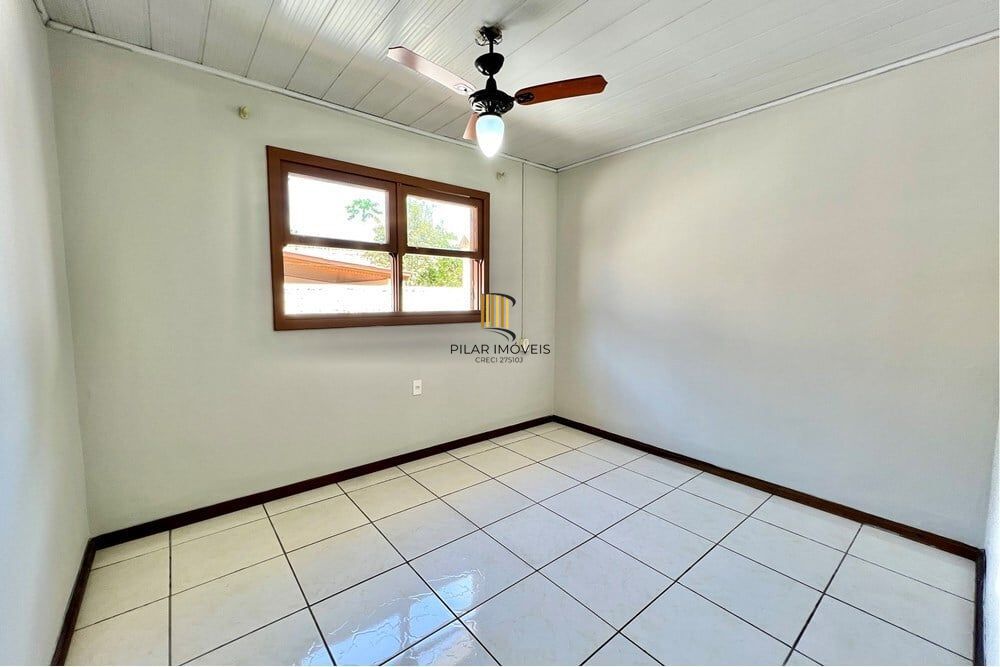 Casa 5 dormitórios no bairro Igara