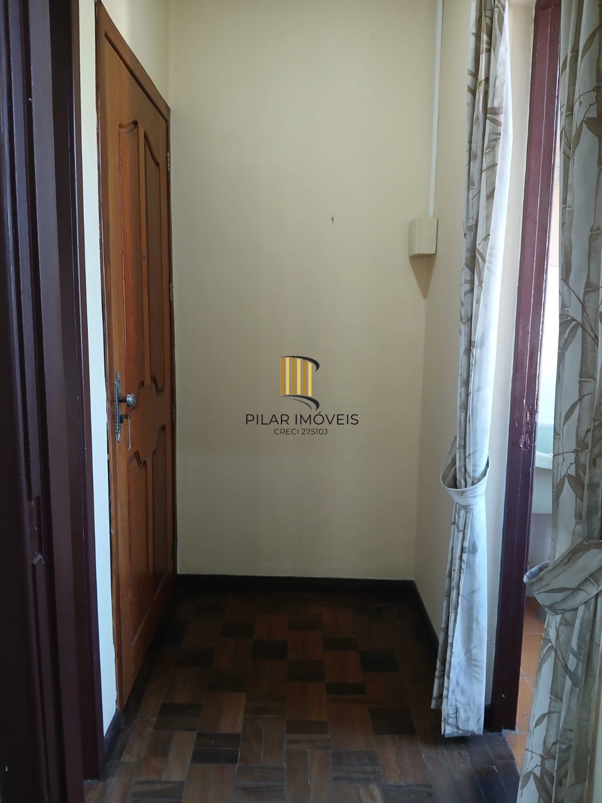 Apto no IAPI, 02 dorm com vaga de garagem