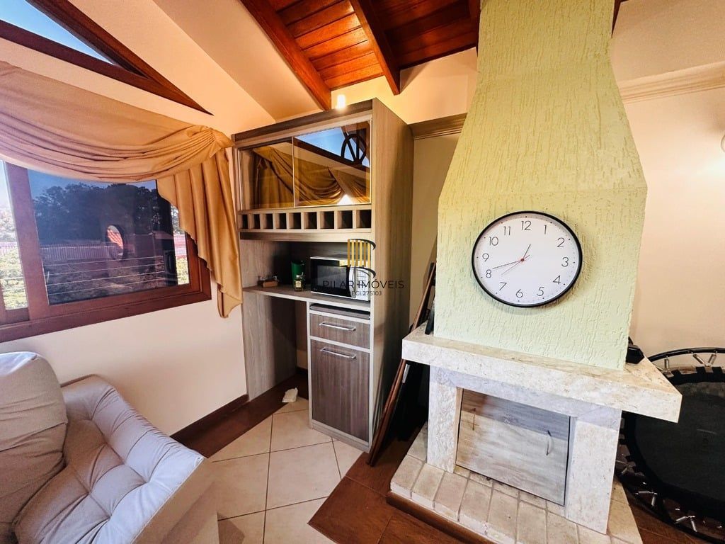 Casa 3 dormitórios no bairro Hípica
