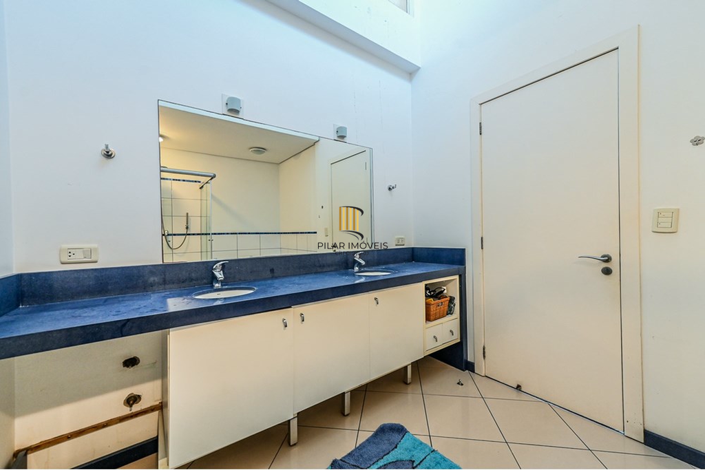 Casa 4 dormitórios no bairro Morro Santana