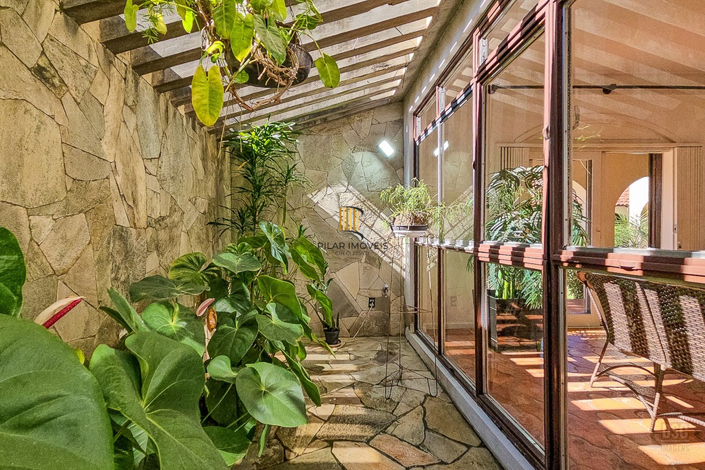 Casa 6 dormitórios no bairro Jardim Planalto