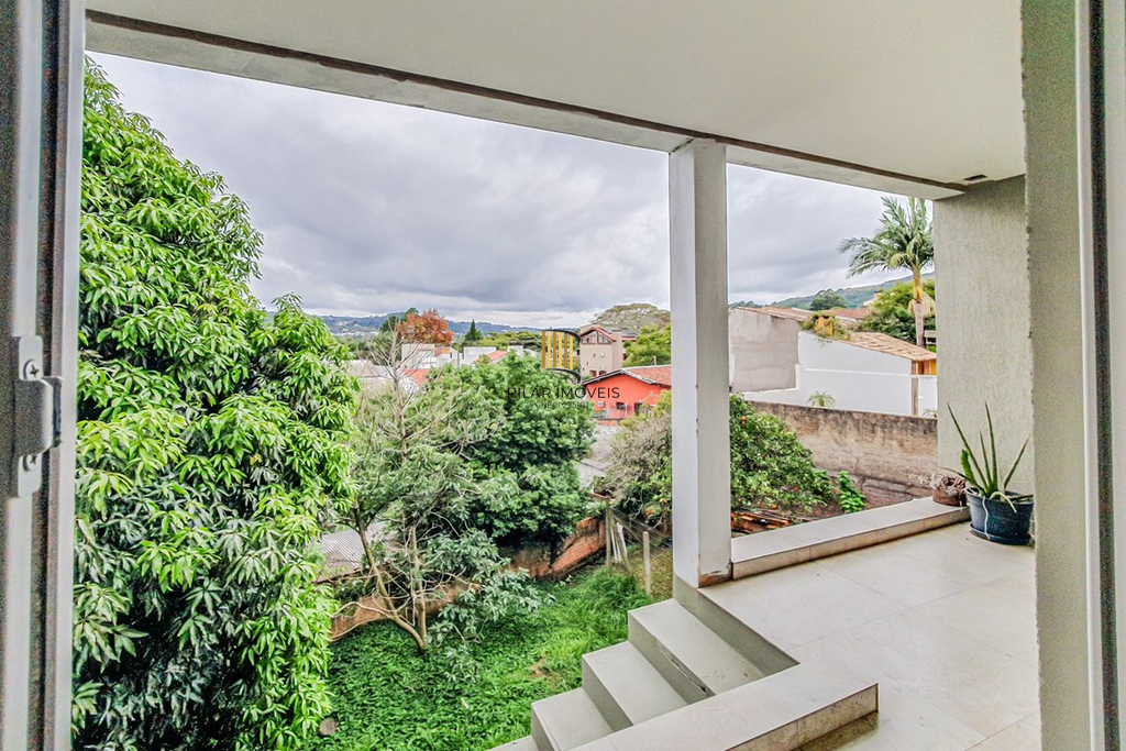 Casa 4 dormitórios no bairro Ipanema