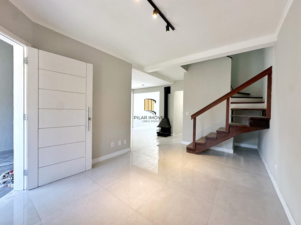 Casa 3 dormitórios no bairro Hípica