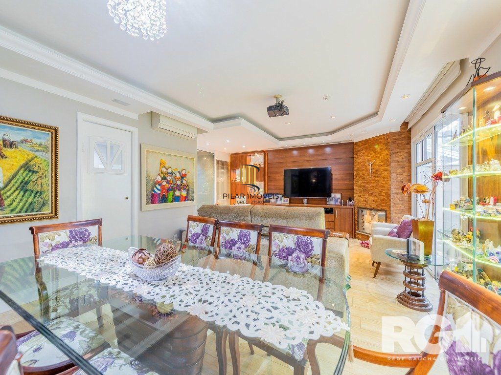 Casa de Condomínio 4 dormitórios no bairro Jardim Carvalho