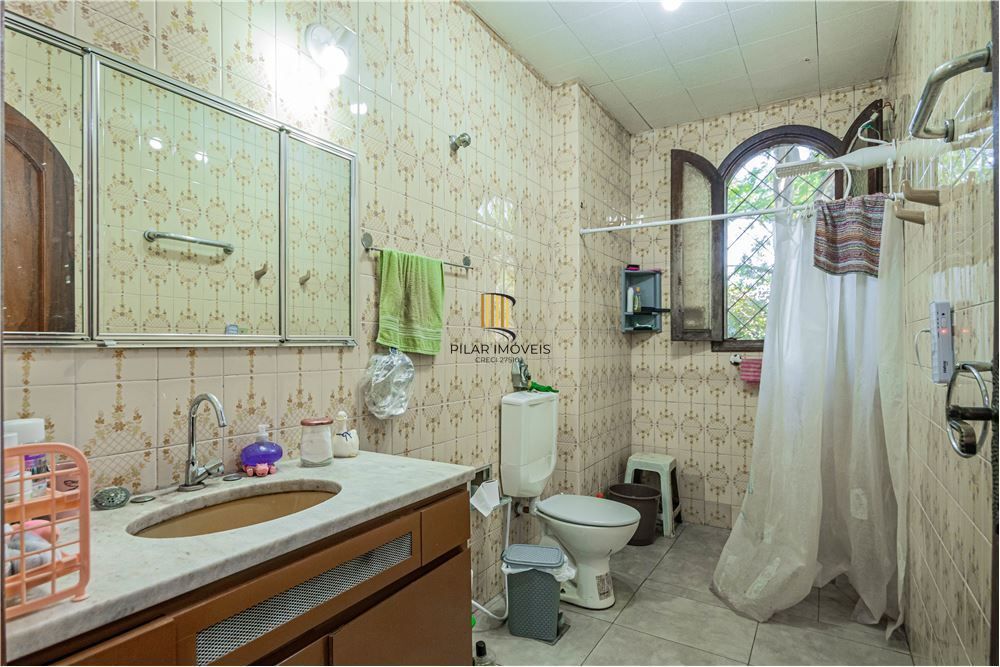 Casa 5 dormitórios no bairro Petrópolis