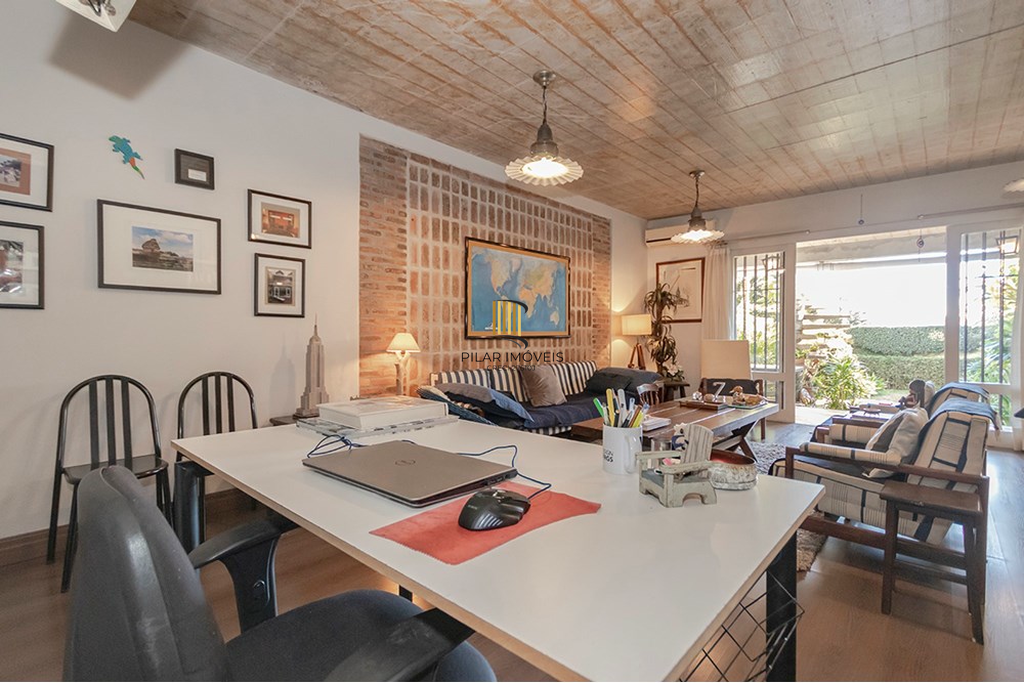 Casa 3 dormitórios no bairro Chácara das Pedras