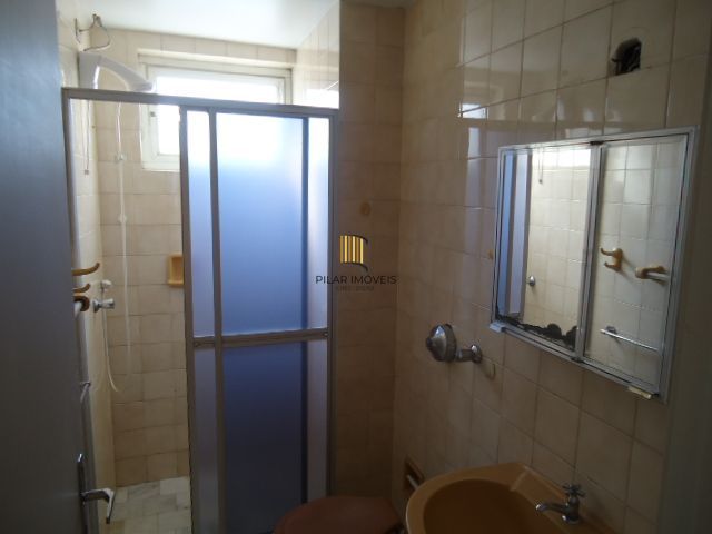 01 dormitório com 50 m2, prédio com elevador