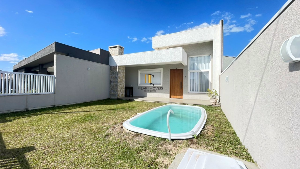 Casa 3 dormitórios no bairro Noiva do Mar