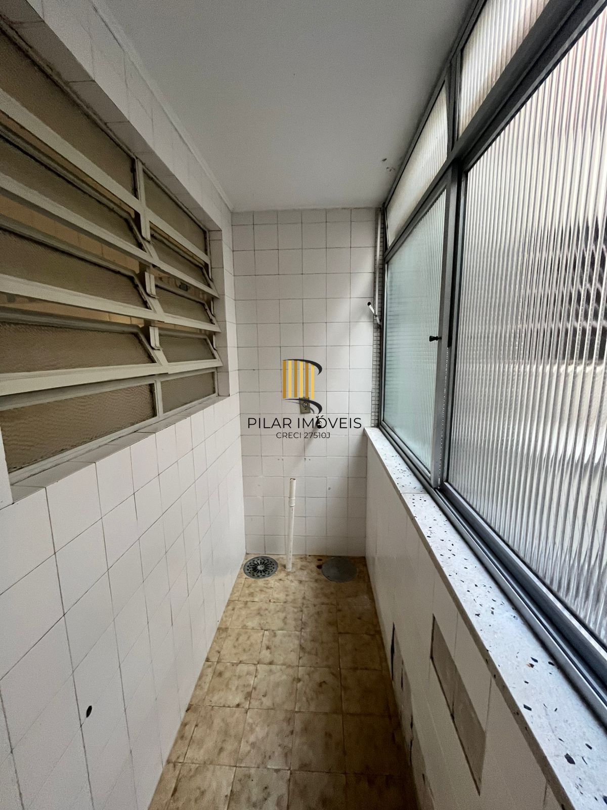 02 dorm, 73 m², sol da tarde, com vaga, dep e banho aux, no Passo da Areia