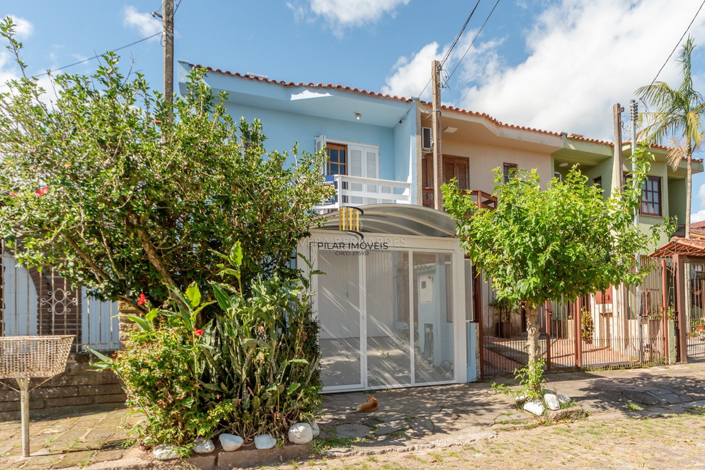 Casa 3 dormitórios no bairro Serraria