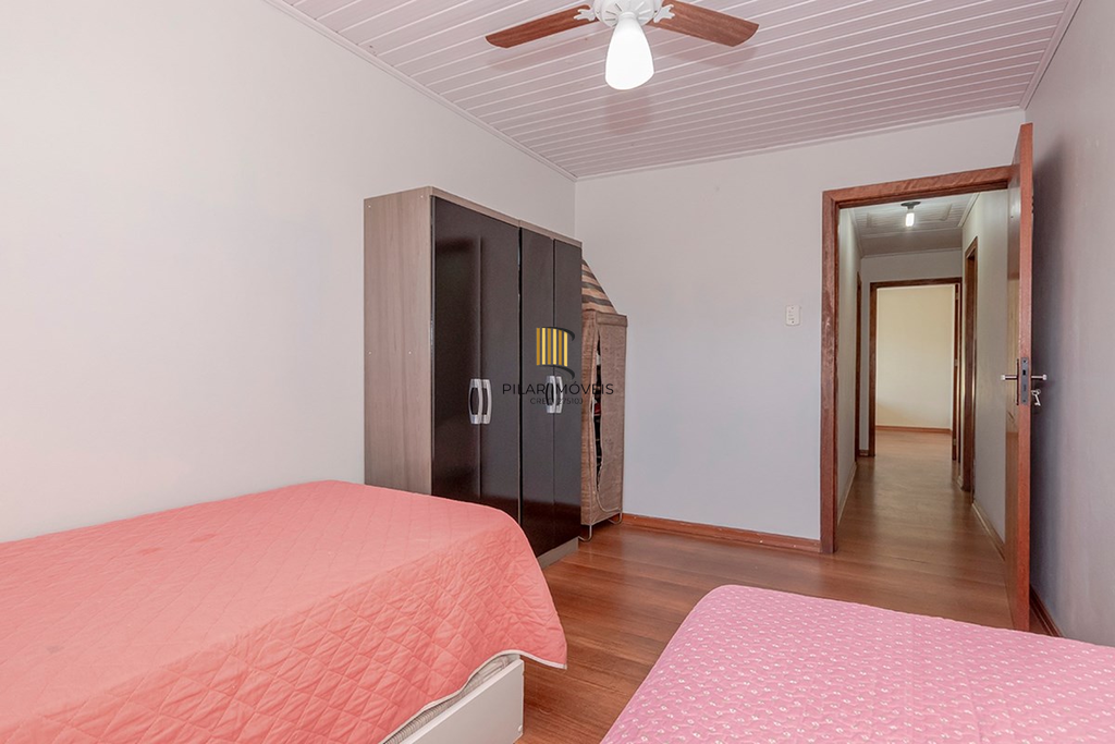 Casa 4 dormitórios no bairro Vila Nova