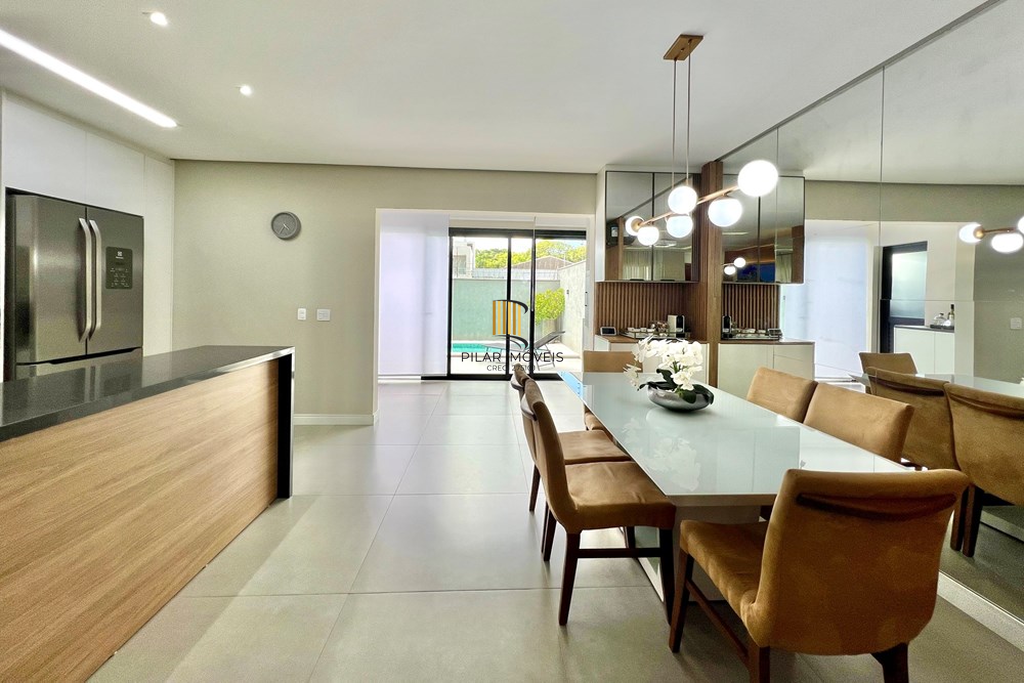 Casa 3 dormitórios no bairro Igara