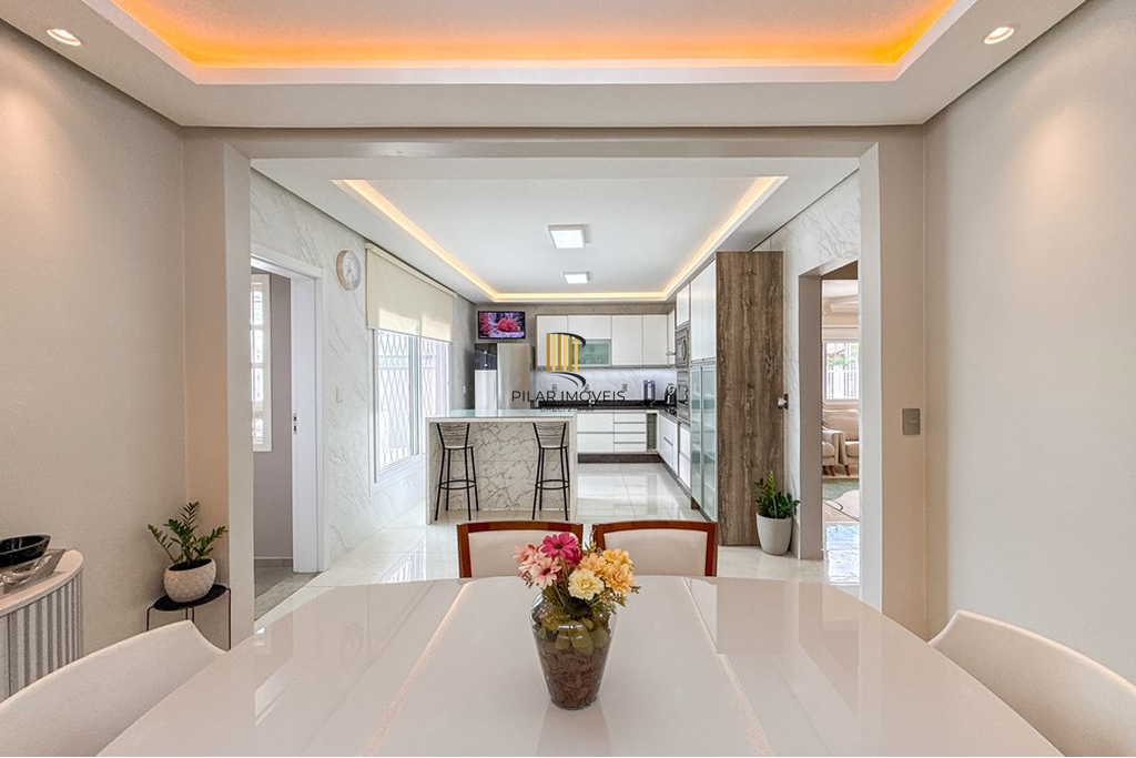 Casa 3 dormitórios no bairro Igara