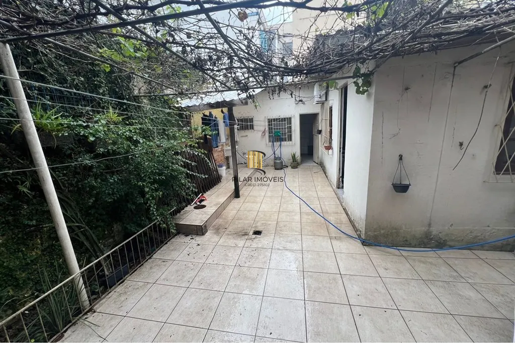 Casa 5 dormitórios no bairro Partenon