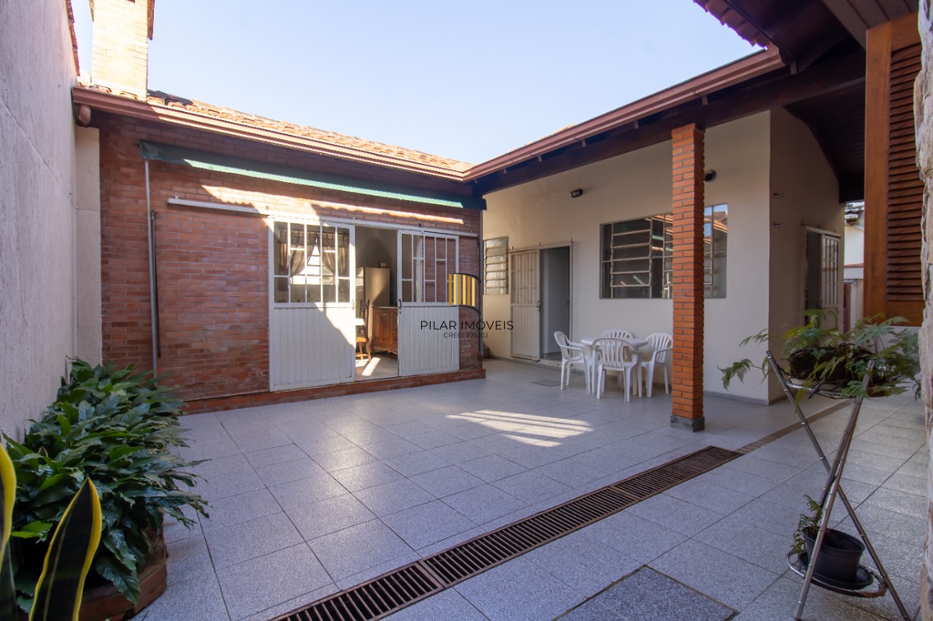 Casa 5 dormitórios no bairro Partenon