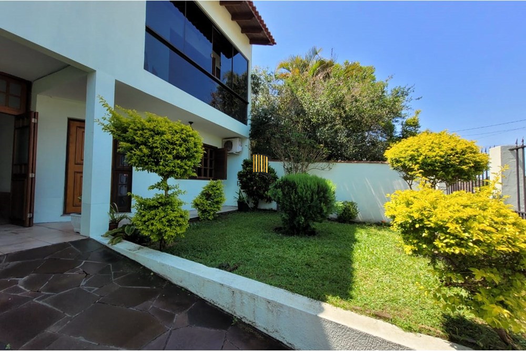 Casa 3 dormitórios no bairro Santa Isabel