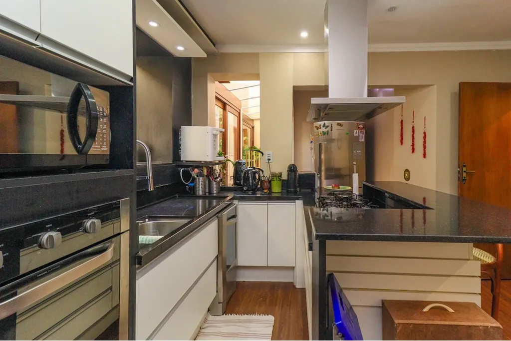 Casa 4 dormitórios no bairro Três Figueiras
