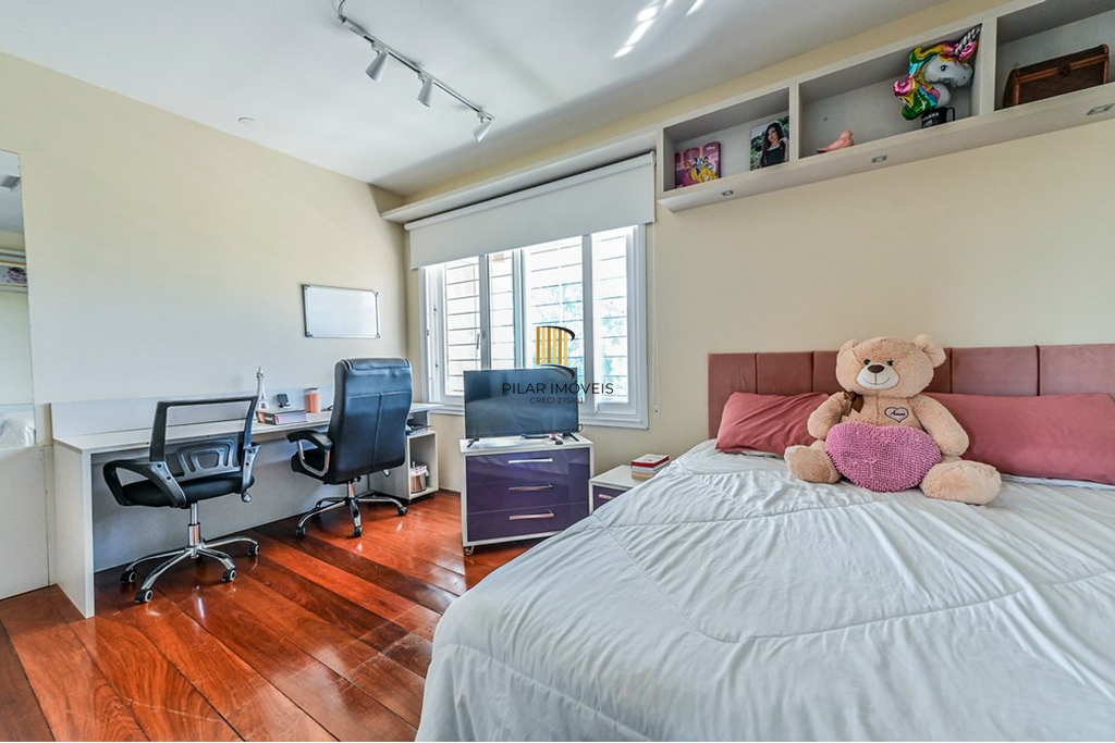 Casa 4 dormitórios no bairro Morro Santana