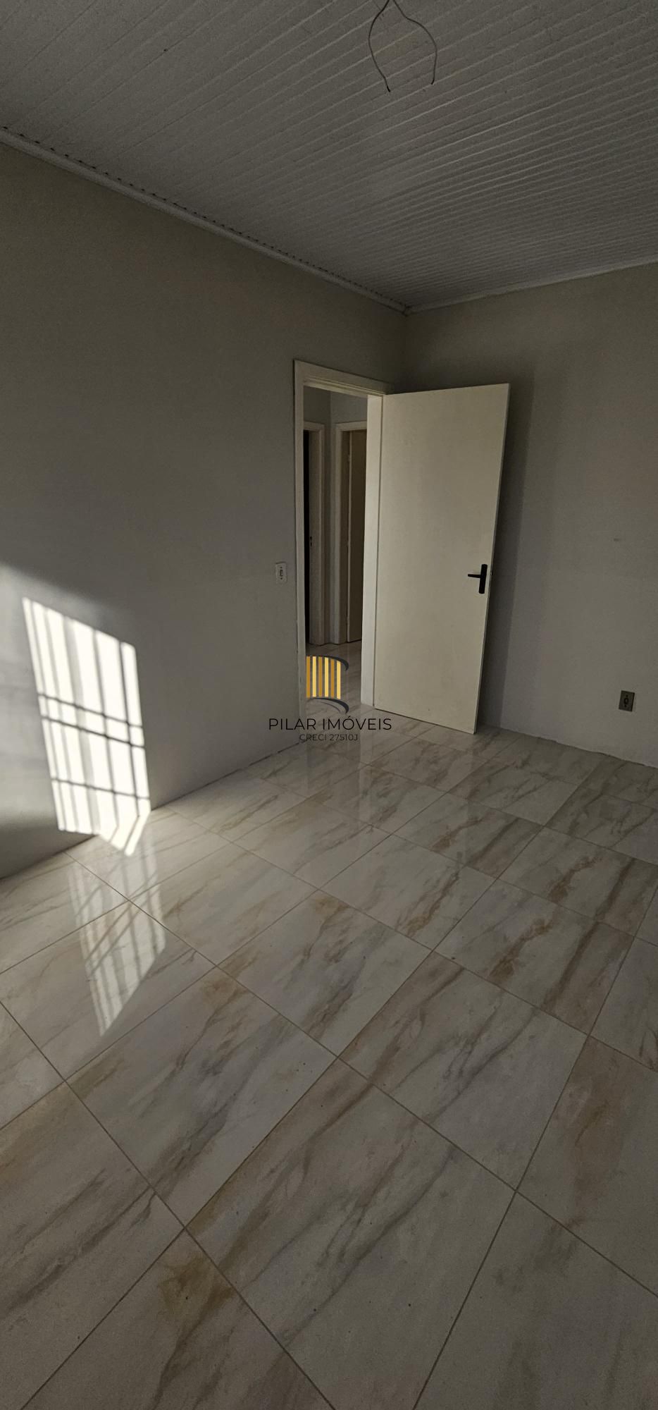 Casa com 02 dorm, vaga por convenção, 40 m², condomínio fechado, Alvorada