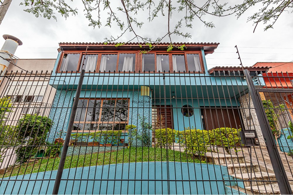Casa 5 dormitórios no bairro Vila Ipiranga