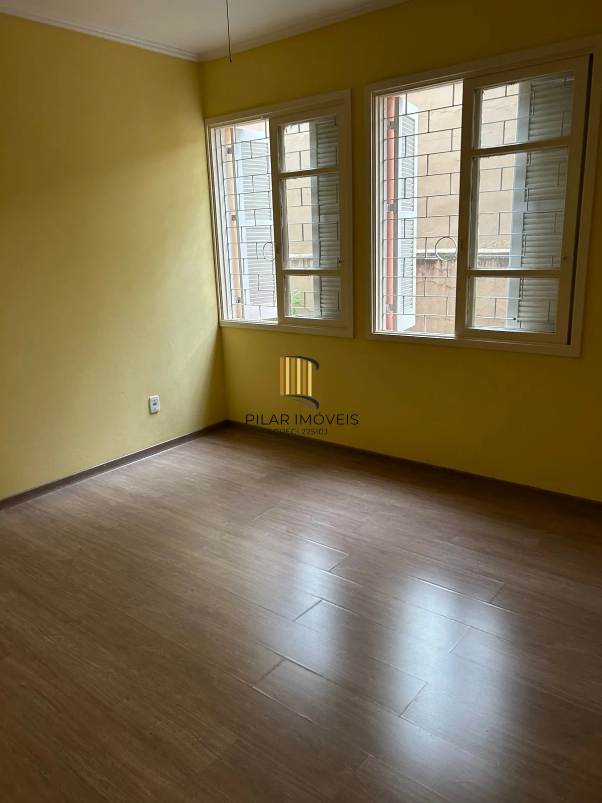 Apto 02 dorm, 60 m2, térreo, no Bairro São João, próximo a Assis Brasil