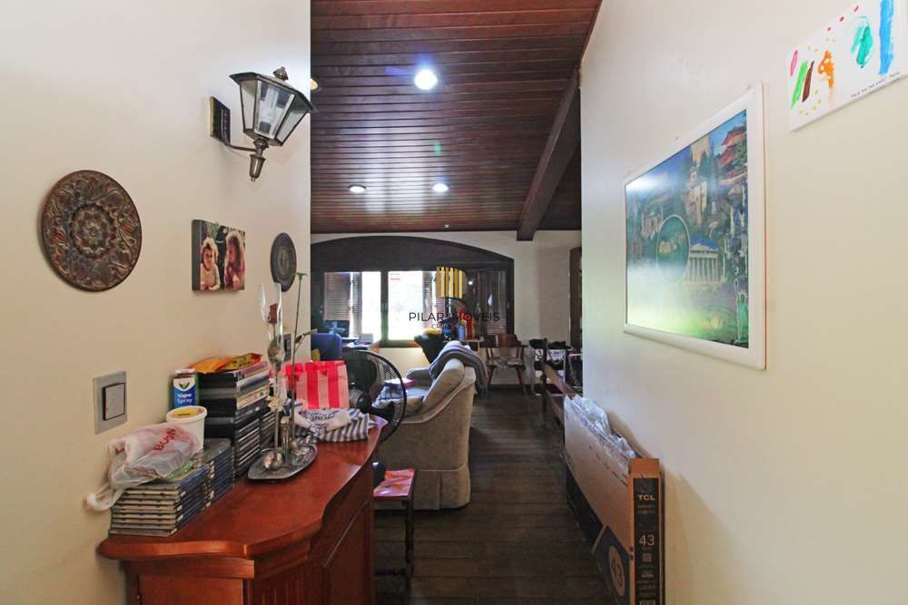 Casa 4 dormitórios no bairro Partenon