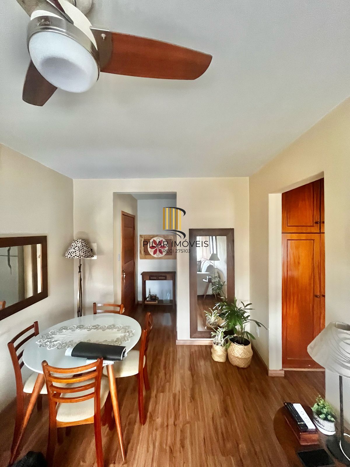 01 dormitório, junto ao Nacional Leopoldina, sala, banheiro, cozinha e área