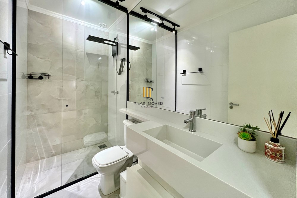 Casa 3 dormitórios no bairro Igara