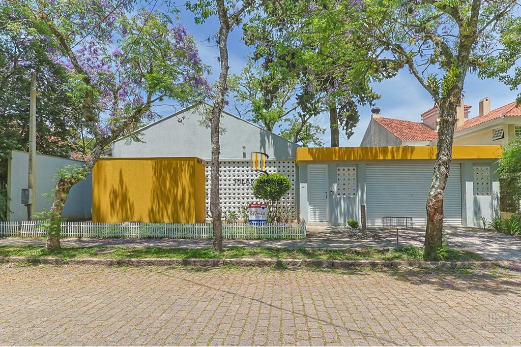 Casa 5 dormitórios no bairro Ipanema