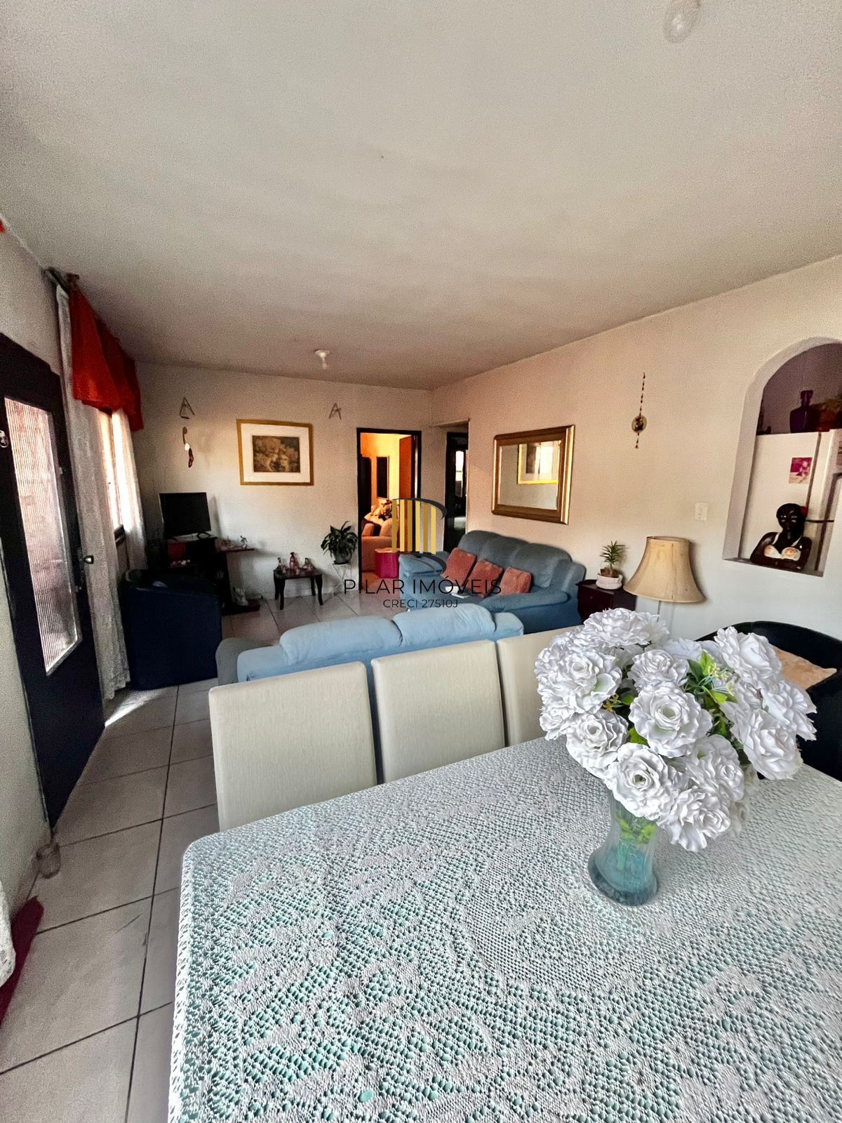 Casa na Rua Marista, Partenon, com 11,00 de frente por 23,00 de frente a fundos