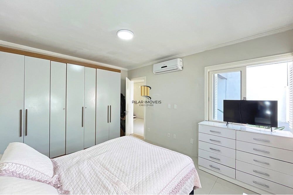 Casa 3 dormitórios no bairro Hípica