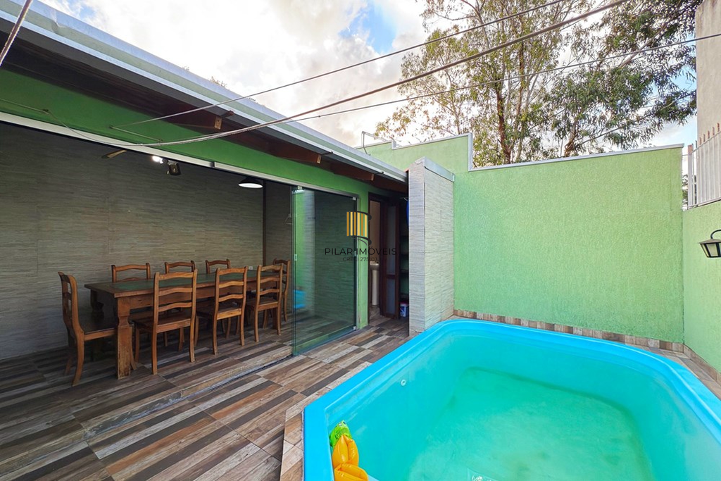 Casa 2 dormitórios no bairro Hípica