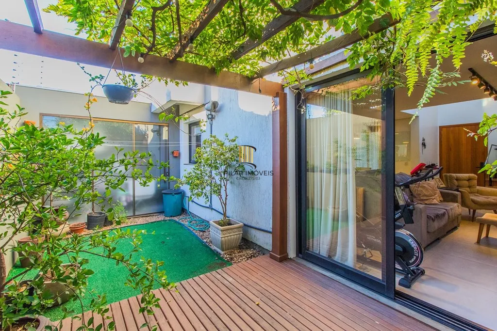 Casa 3 dormitórios no bairro Igara