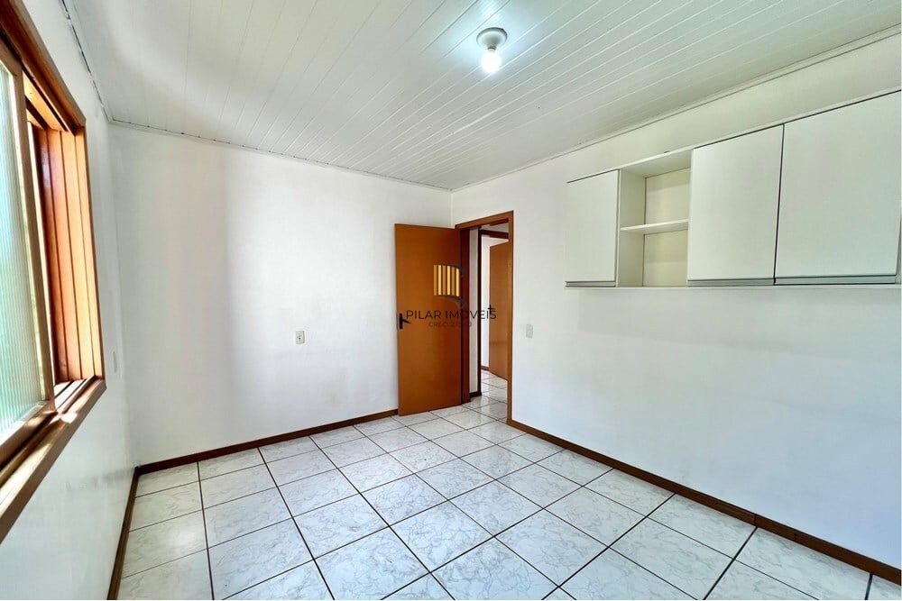 Casa 5 dormitórios no bairro Igara